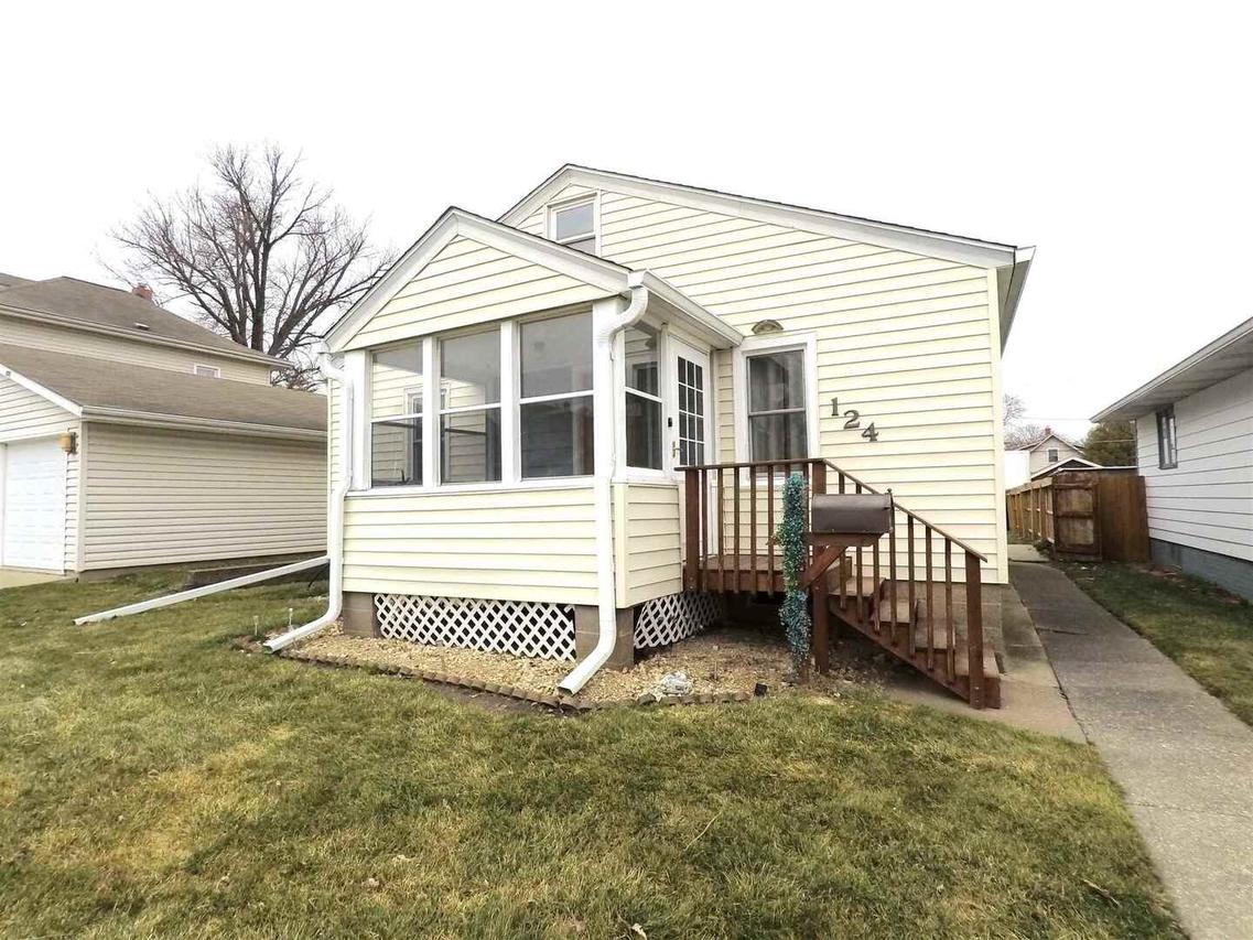 124 14th St., Silvis, IL 61282