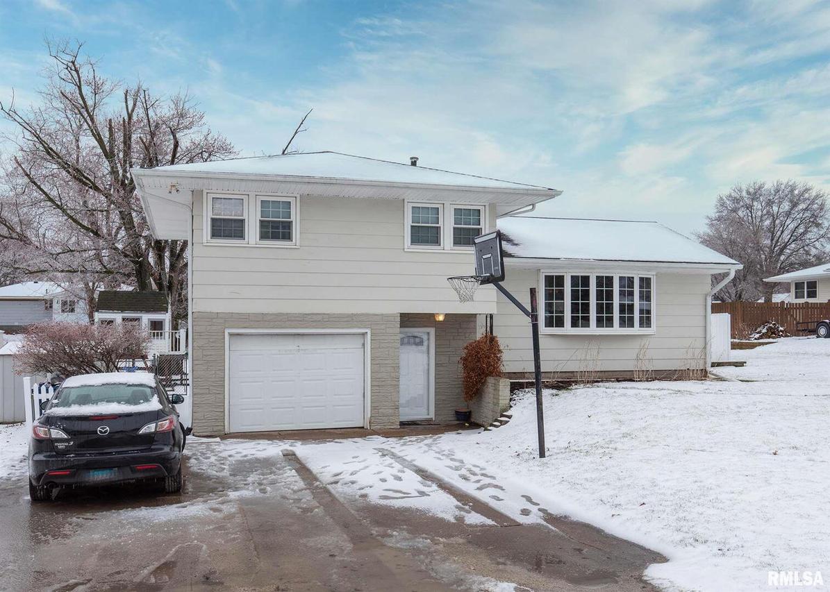 1204 13th Ave., Orion, IL 61273