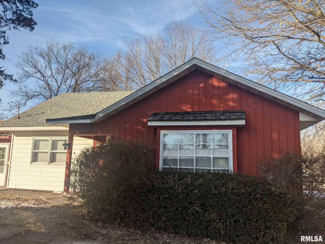 521 S 6th St., Herrin, IL 62948