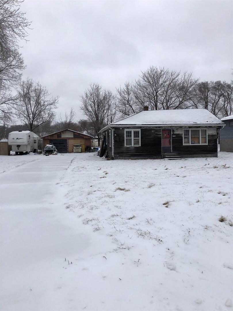 15507 River Rd., East Moline, IL 61244