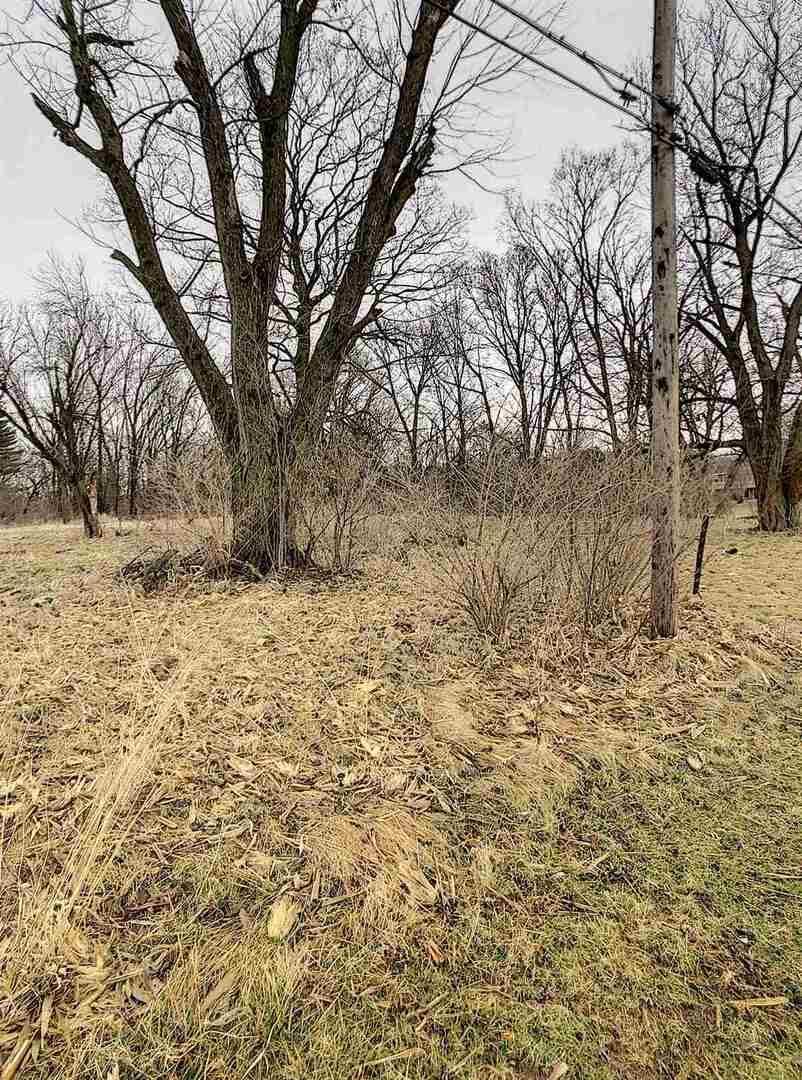 7611 121st St., Andalusia, IL 61232