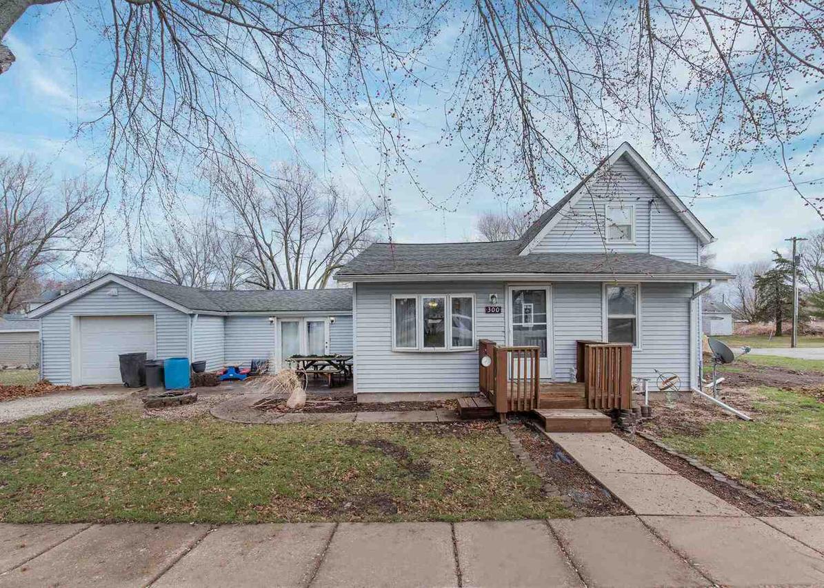 300 N 5th Ave., New Windsor, IL 61465