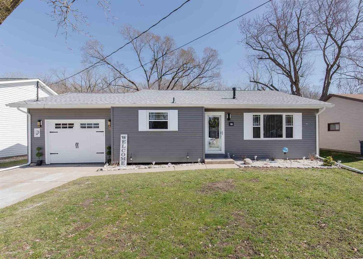 108 3rd Ave., Hampton, IL 61256