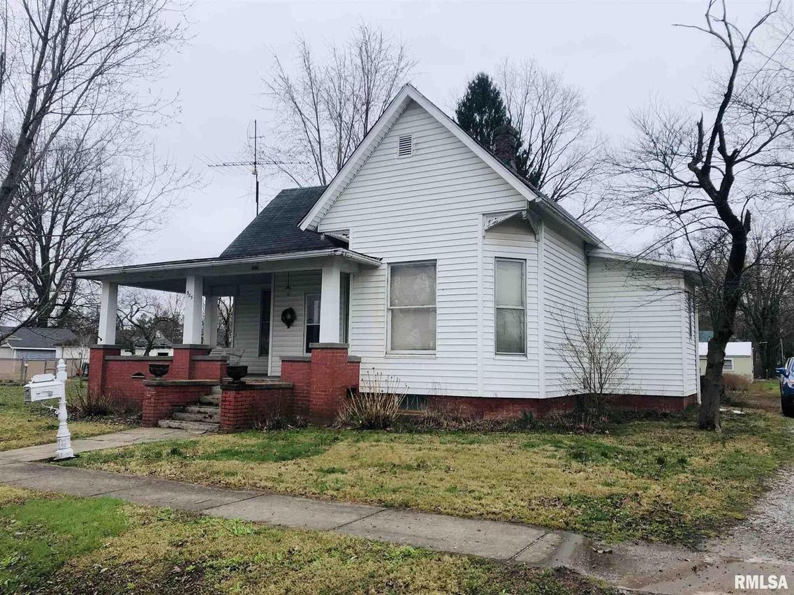 305 W Broadway St., Mcleansboro, IL 62859