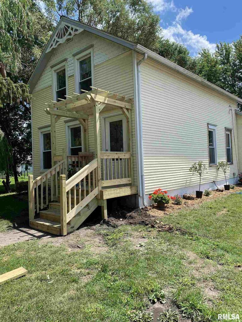 400 E Court St., Cambridge, IL 61238