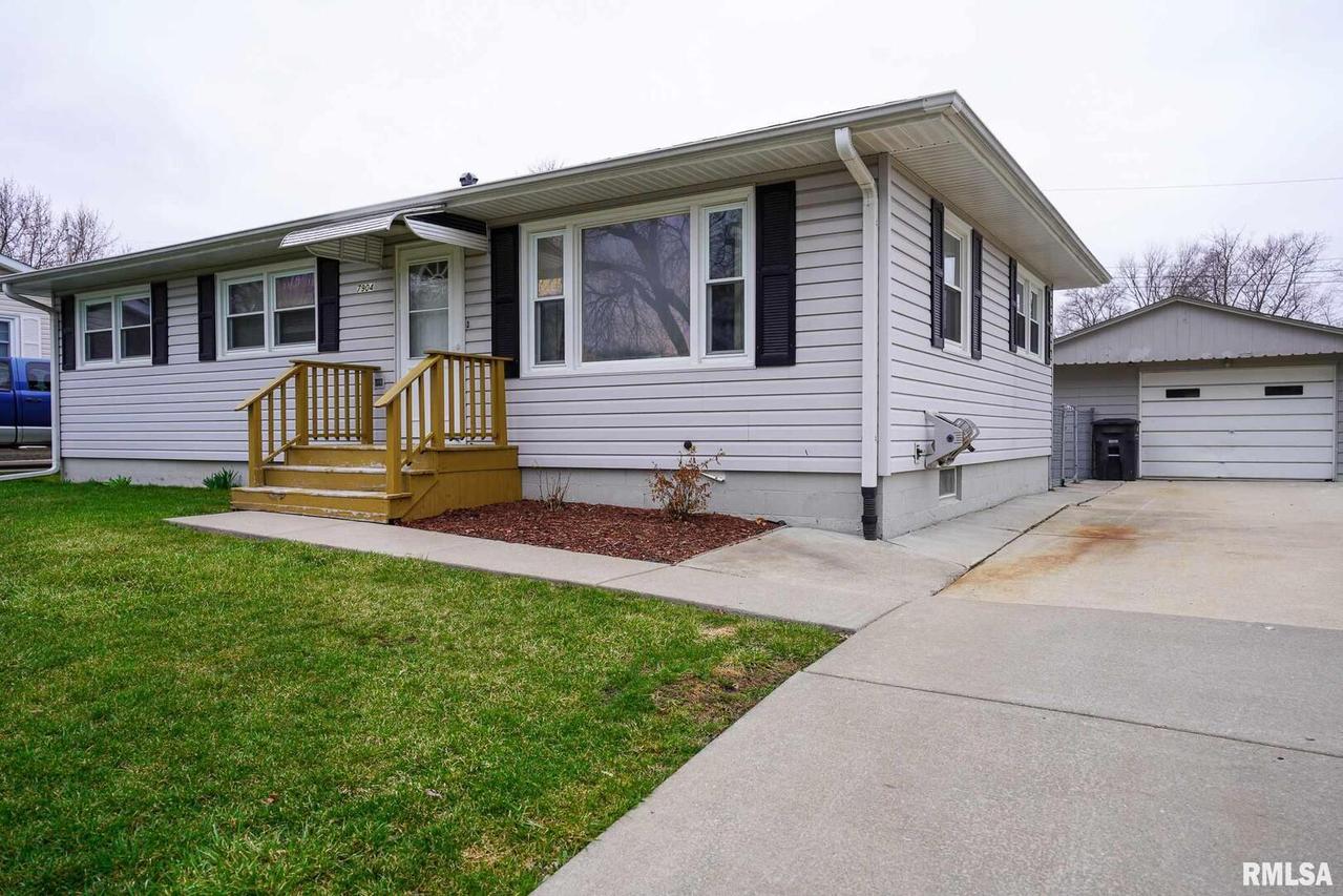 7904 8th St., Rock Island, IL 61201