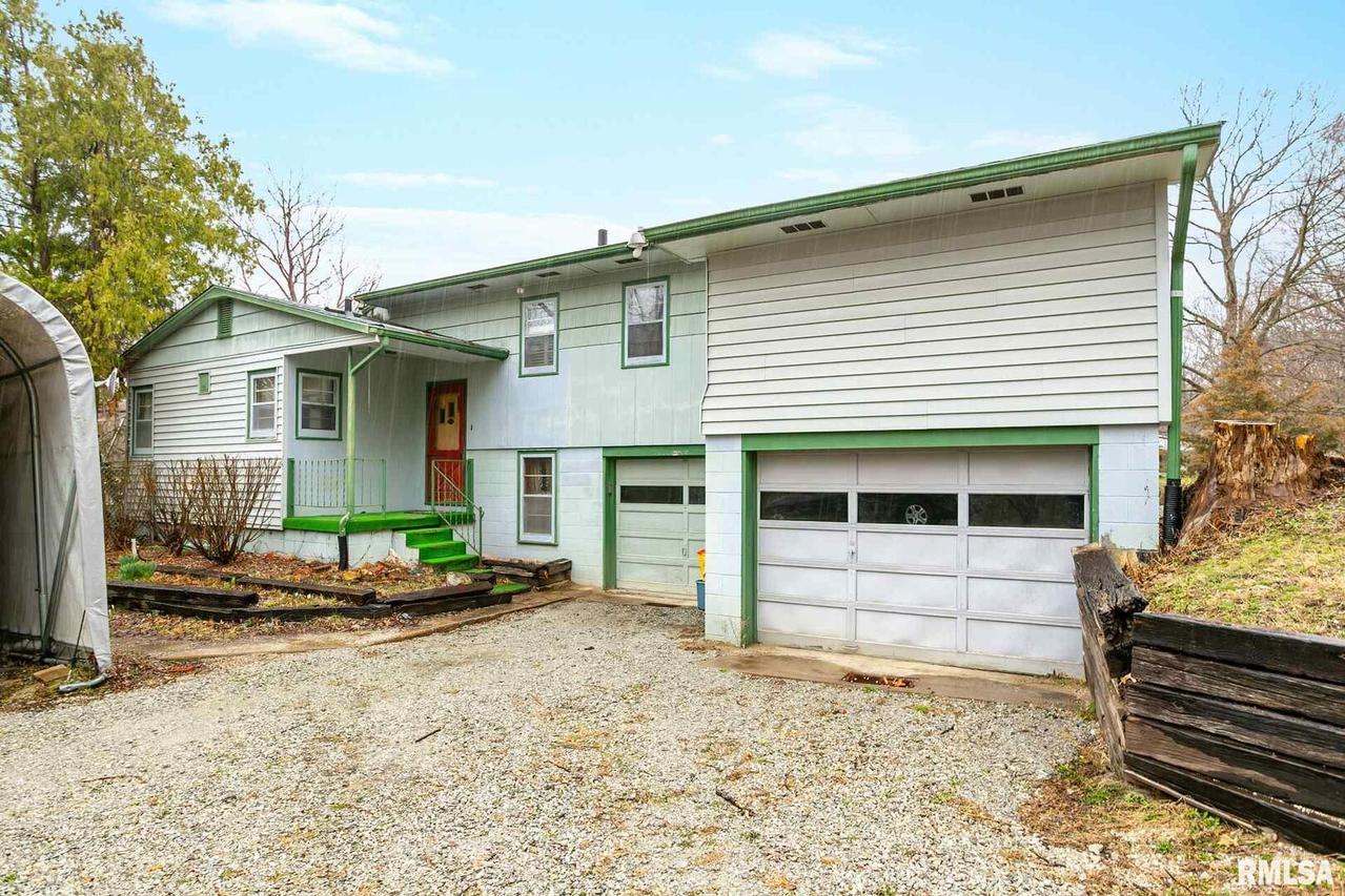 3224 11th St., Moline, IL 61265