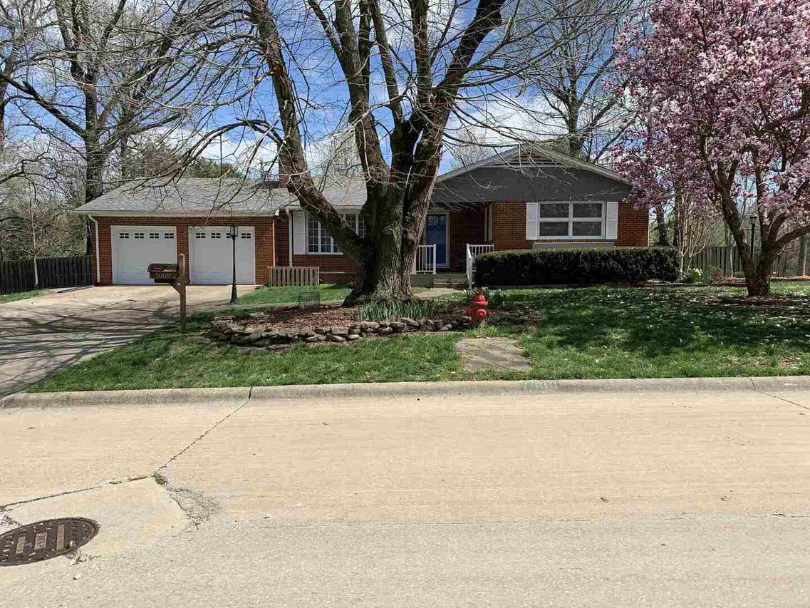 1009 S Skyline Dr., Carbondale, IL 62901