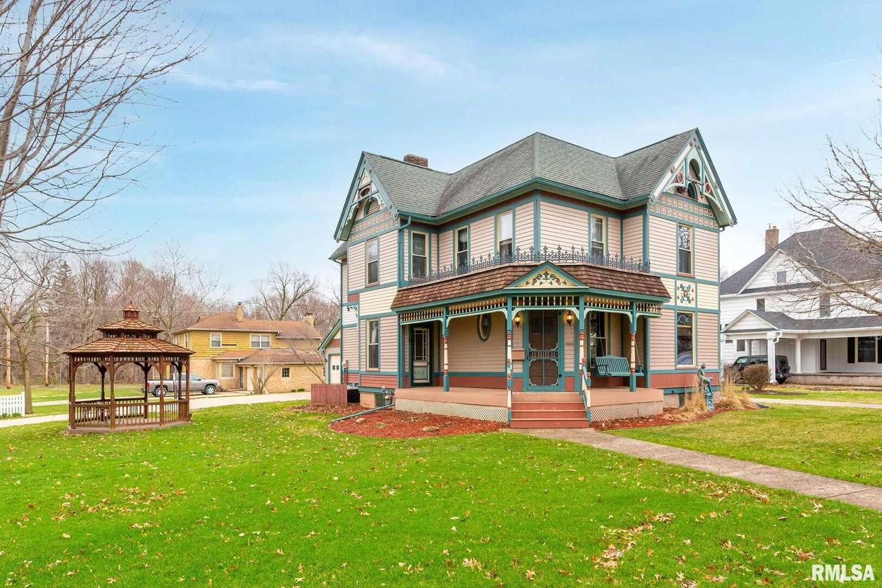 1002 S College Ave., Aledo, IL 61231