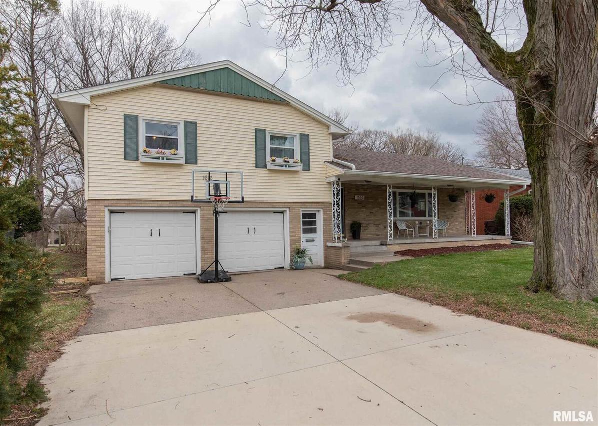 1616 40th Street Ct., Moline, IL 61265