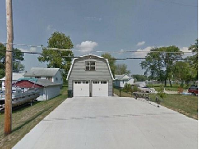 2111 S Shore Dr., Moline, IL 61265