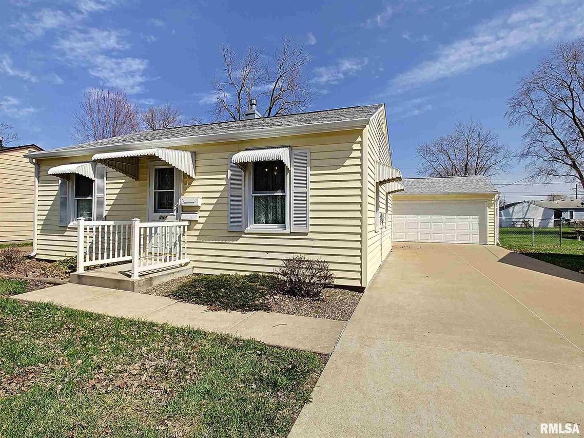 453 4th St., Milan, IL 61264