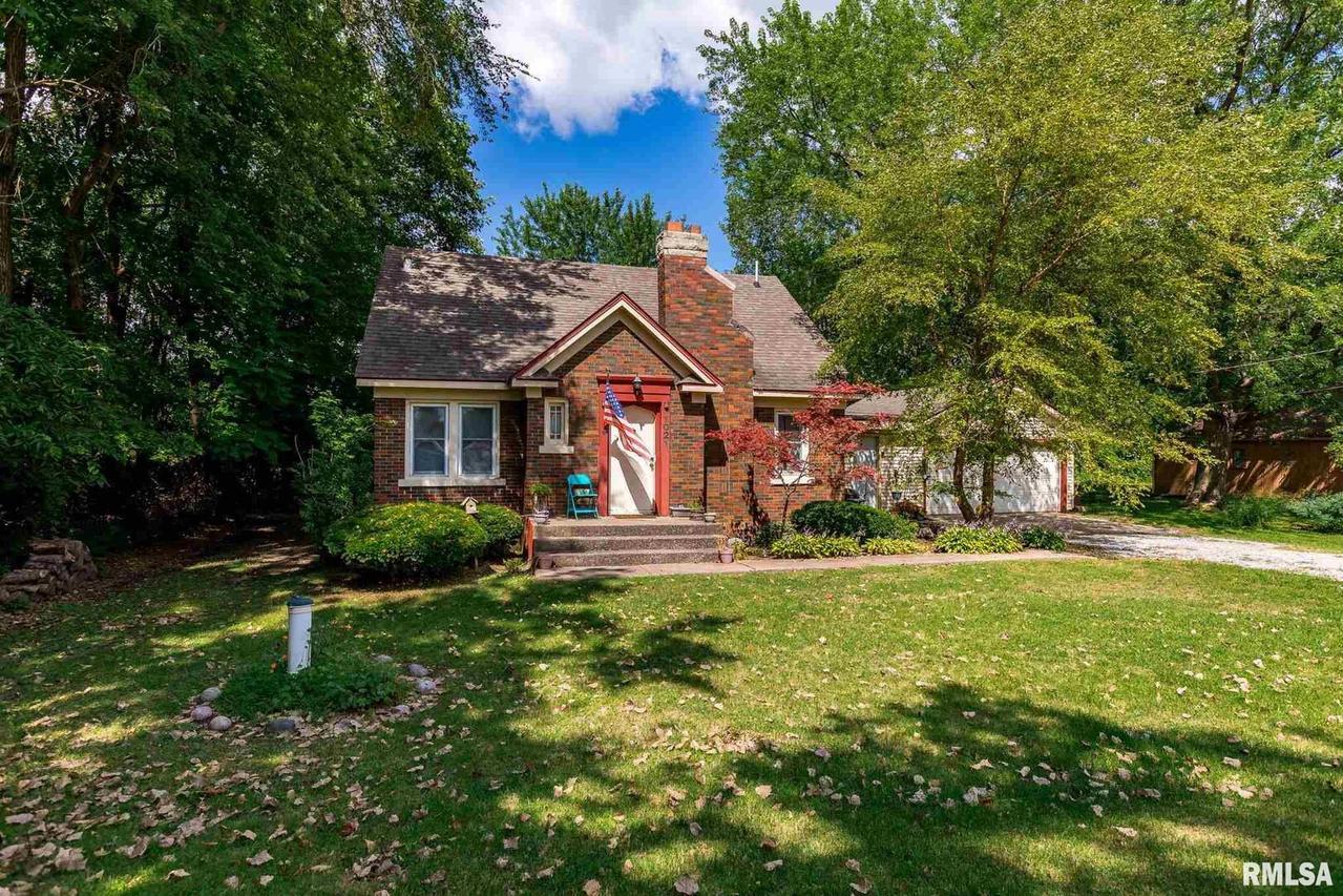 1021 N Shore Dr., Moline, IL 61265