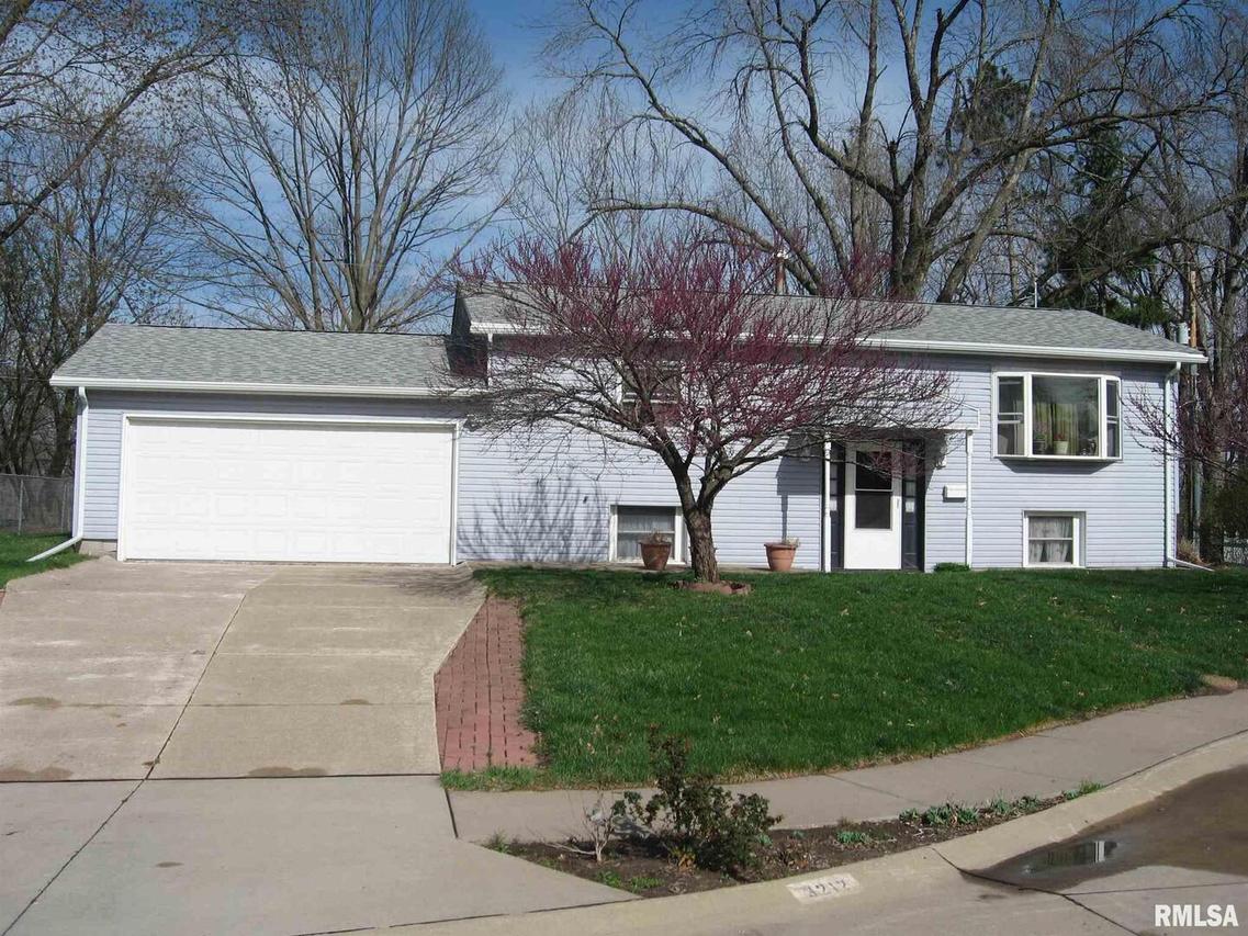 3212 30th Street Ct., Moline, IL 61265