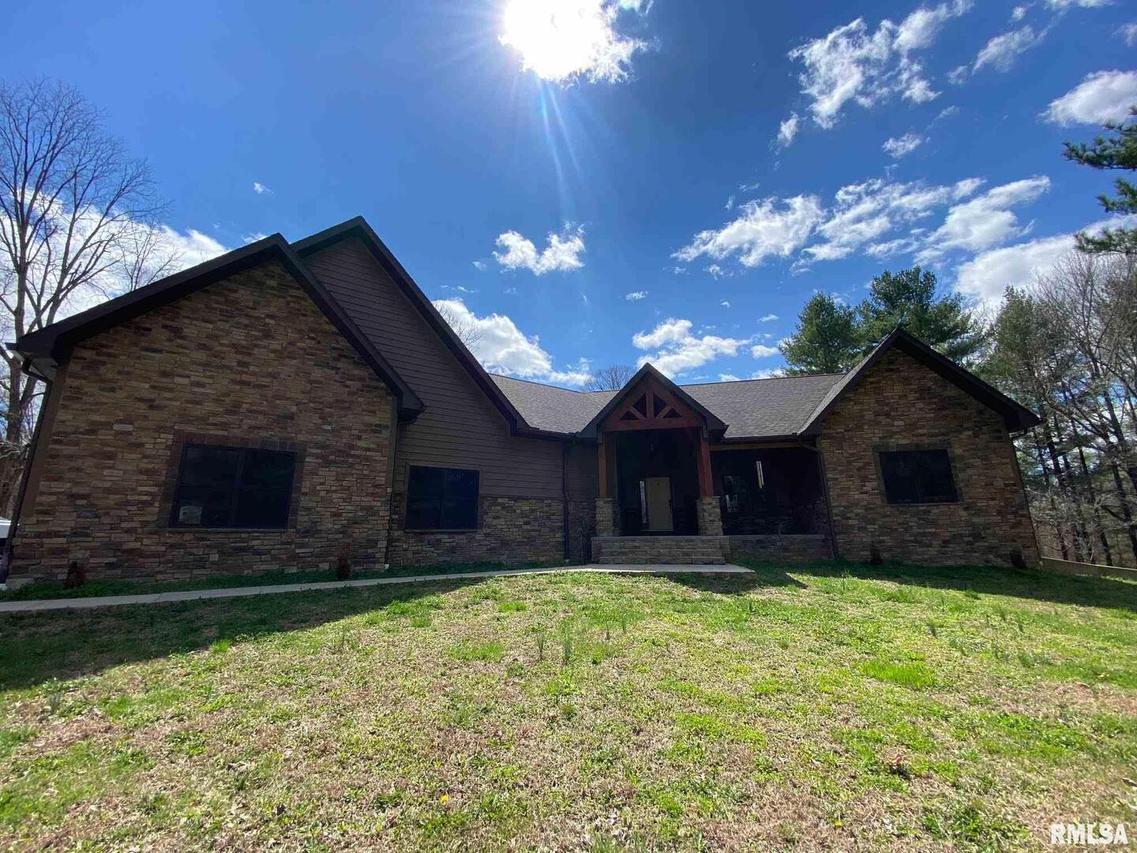 1 E Mcguire Rd., Makanda, IL 62958