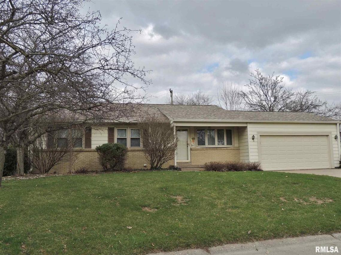 3608 7 1/2 St., East Moline, IL 61244