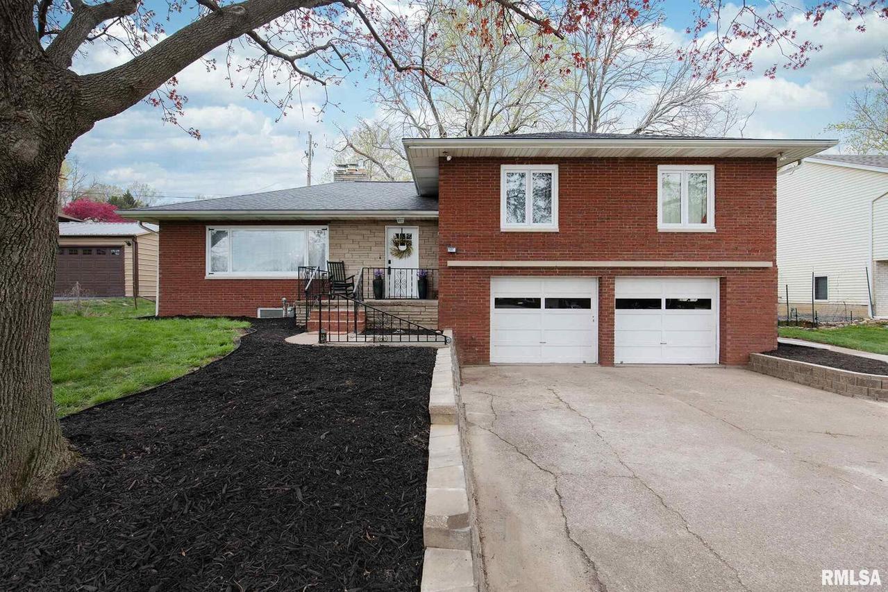 1507 36th Ave., Moline, IL 61265