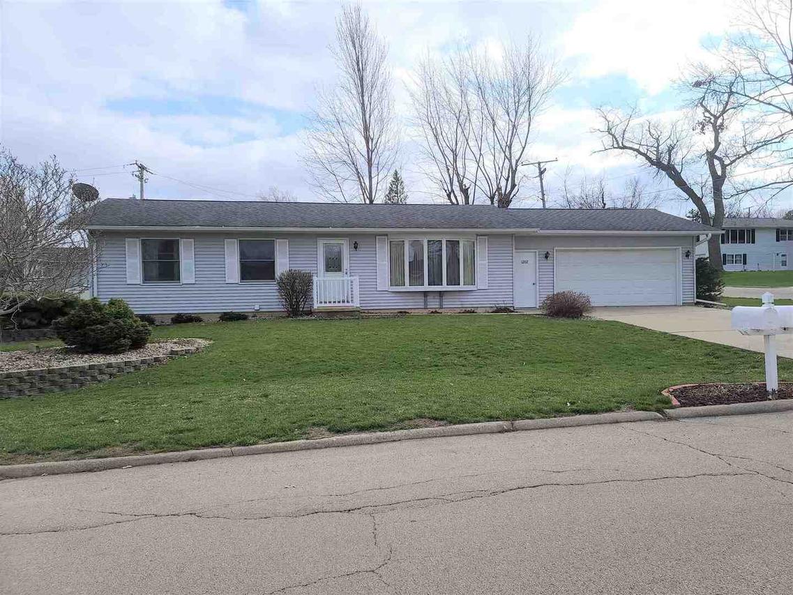 1202 Fowler Rd., Fulton, IL 61252