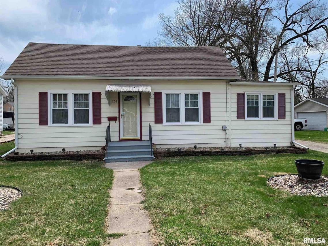 306 25th Ave., East Moline, IL 61244