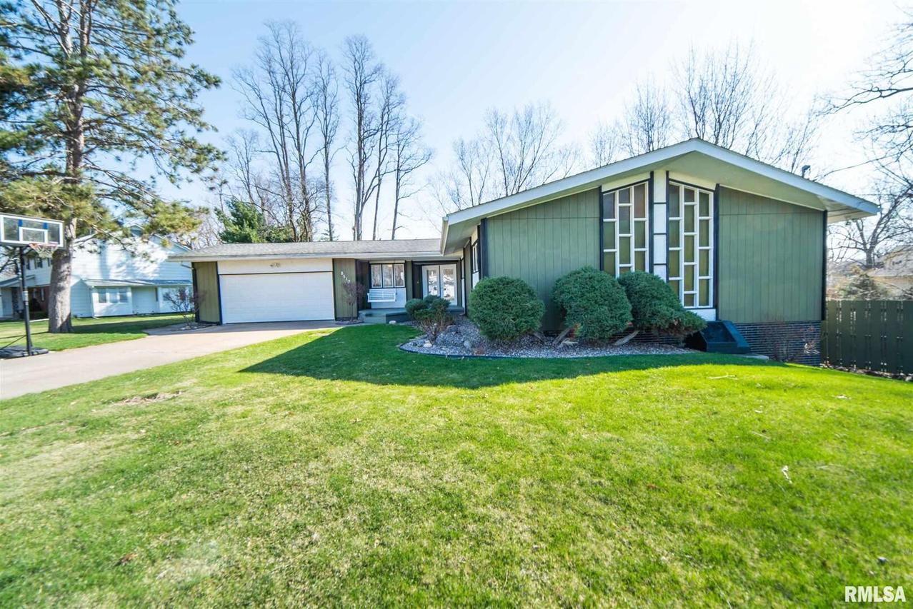 8517 54th St., Coal Valley, IL 61240