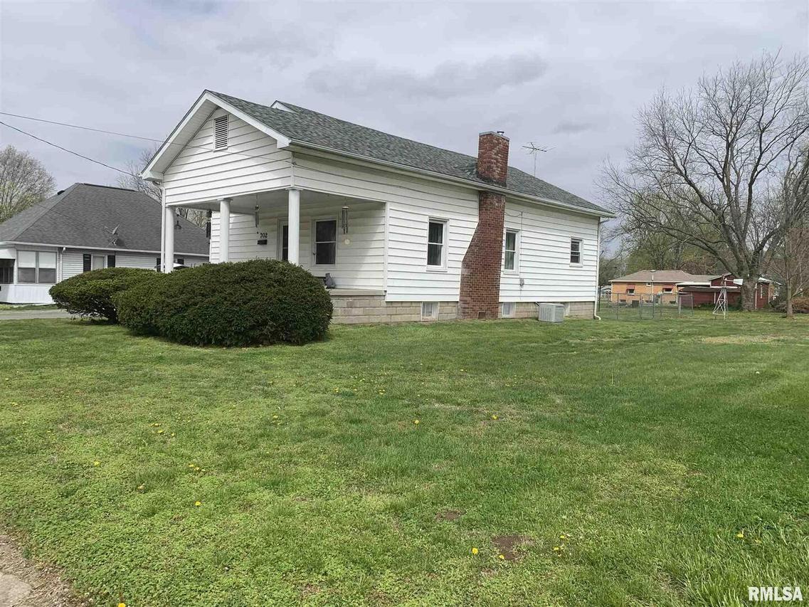 702 W Broadway Blvd., Johnston City, IL 62951