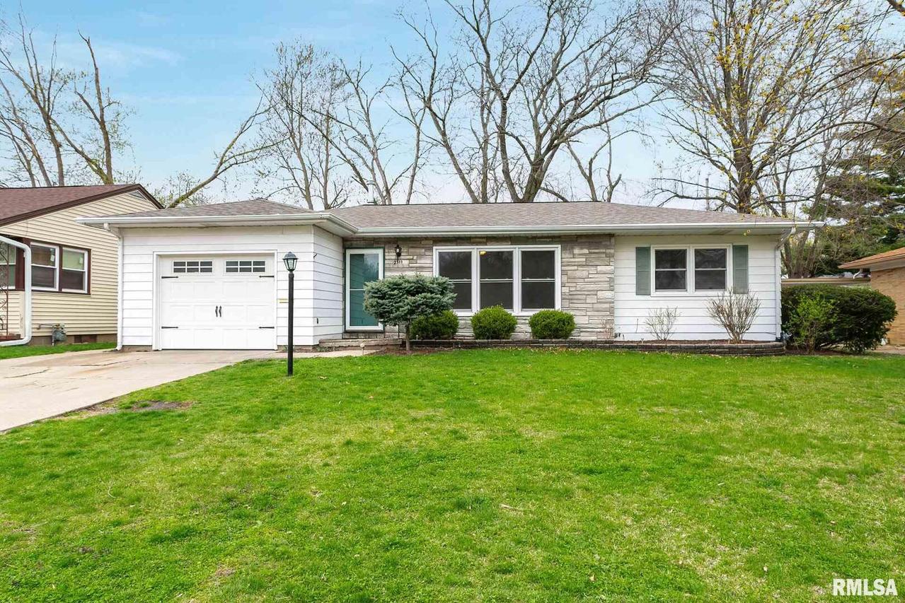 2319 5th St., East Moline, IL 61244