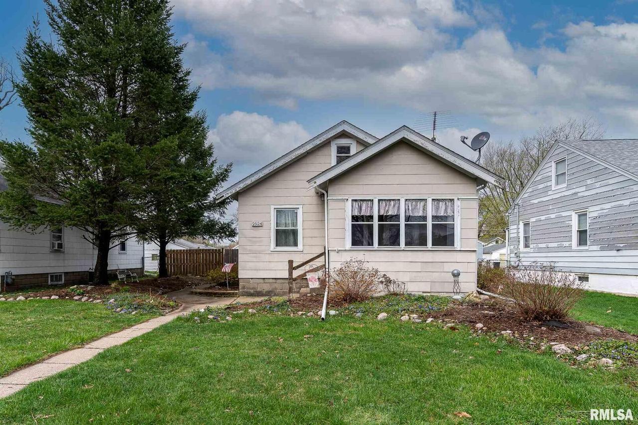 2524 28th St., Rock Island, IL 61201