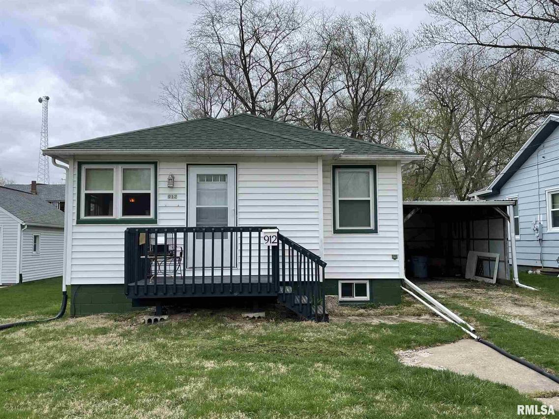 912 Van Buren Ave., Dixon, IL 61021