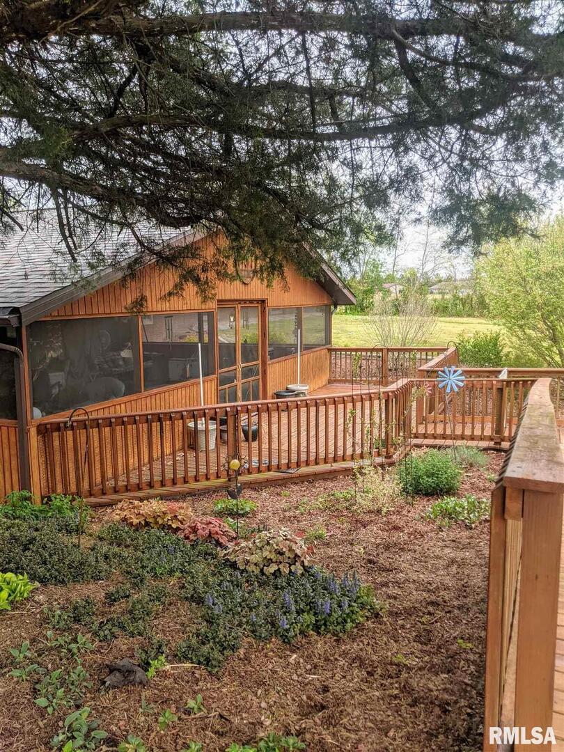 17721 Hagle Ln., West Frankfort, IL 62896