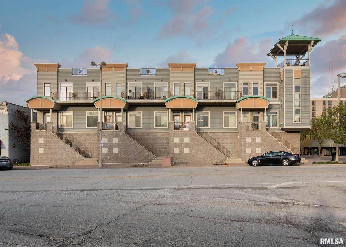 147 16th St., Rock Island, IL 61201