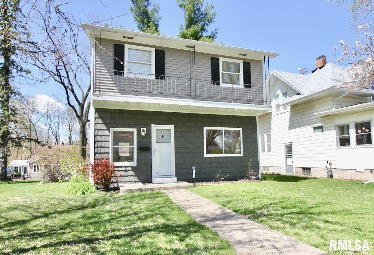 2453 32nd St., Moline, IL 61265