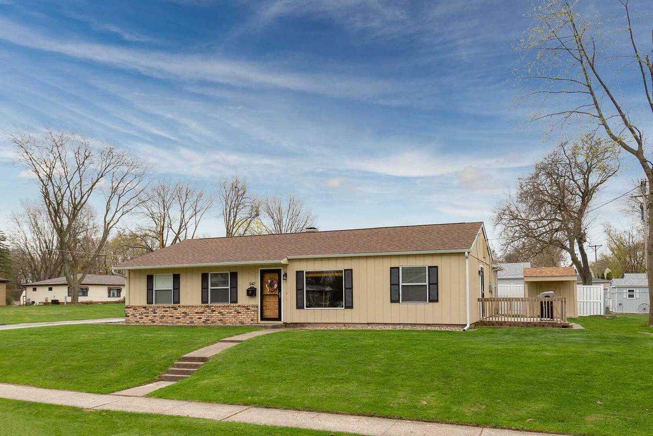 942 34th Ave., East Moline, IL 61244