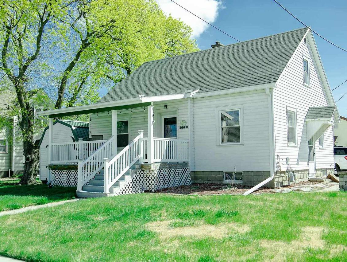 704 S Oakwood Ave., Geneseo, IL 61254