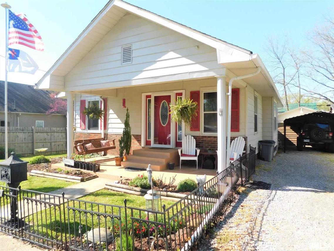 305 W 5th St., West Frankfort, IL 62896