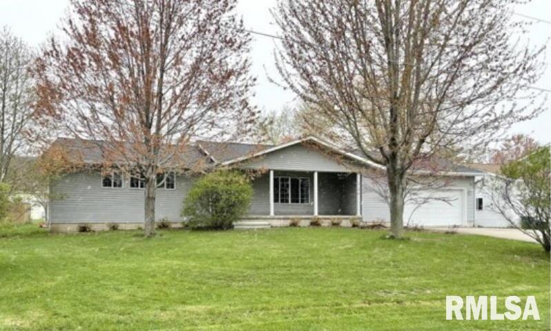 1007 14th St., Viola, IL 61486