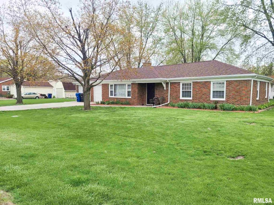 1559 39th Ave., Moline, IL 61265