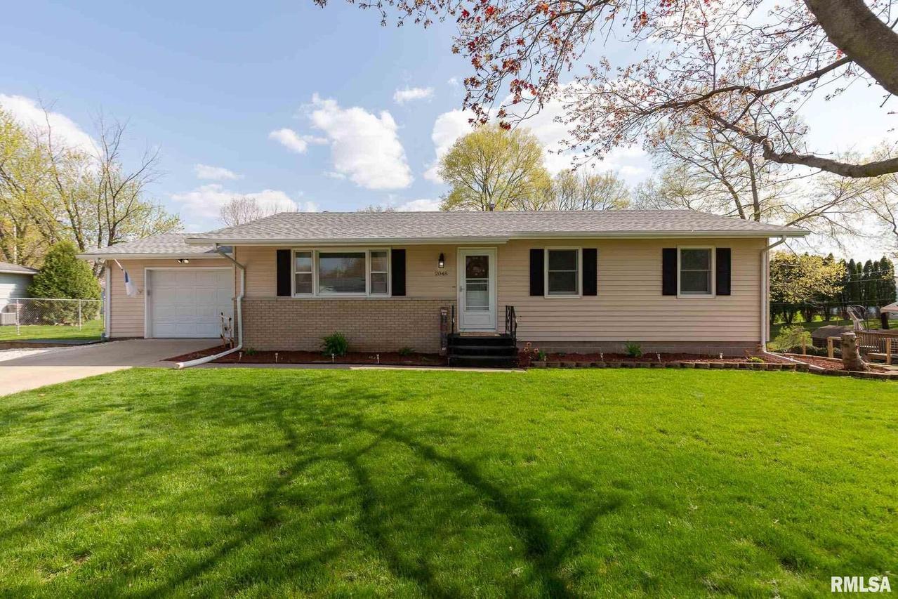 2048 Woodlawn Ave., East Moline, IL 61244