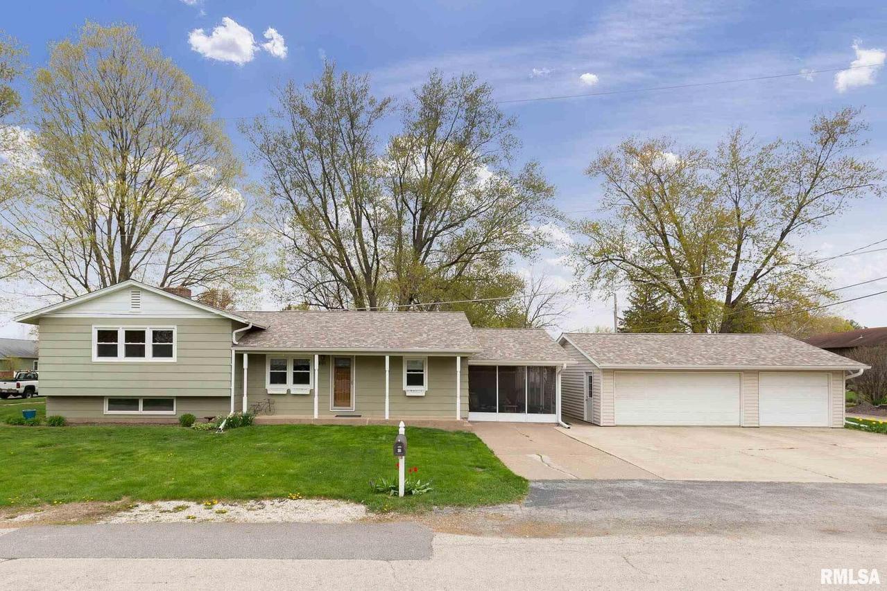 201 5th St., Hampton, IL 61256