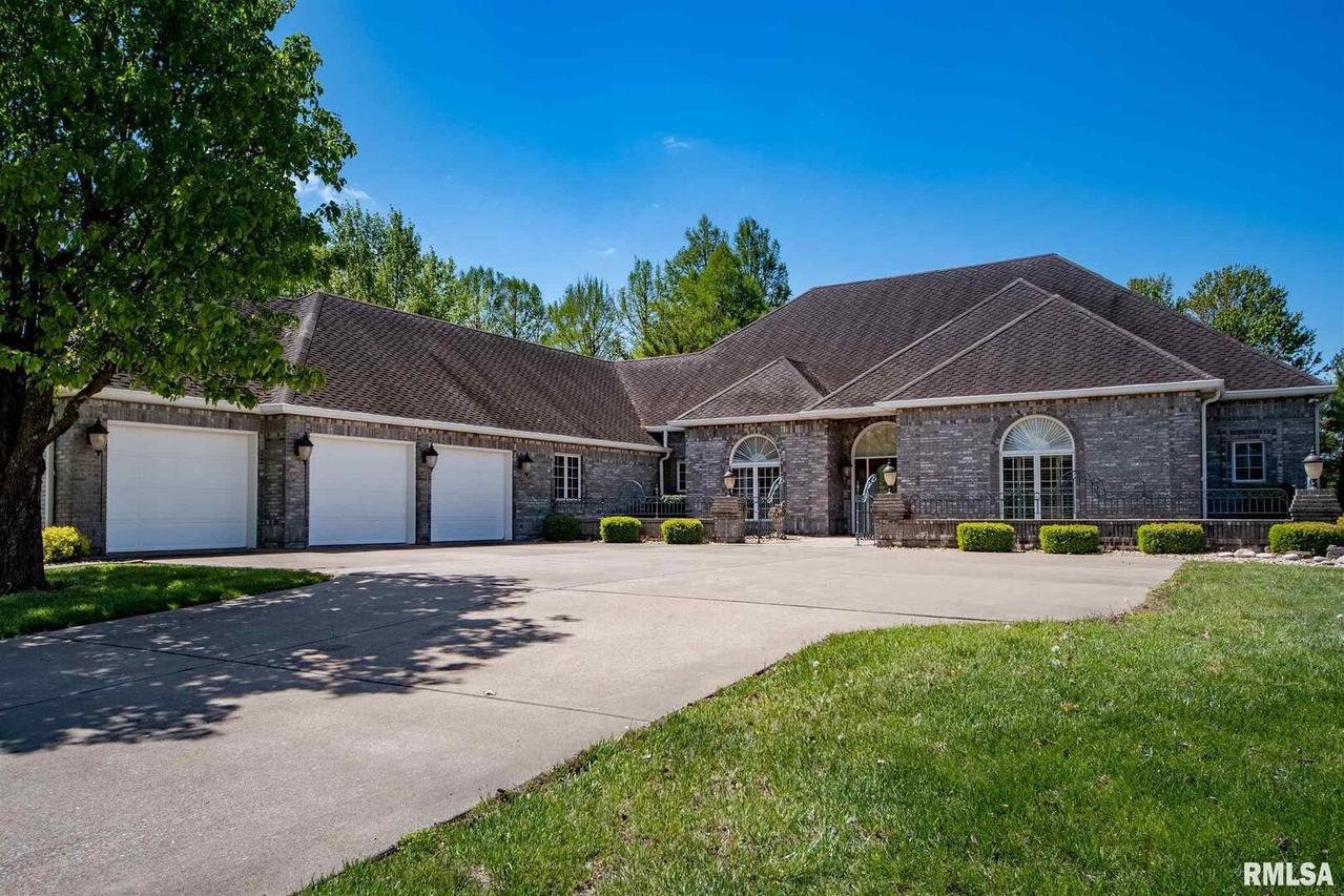 608 N Saluki Dr., Marion, IL 62959