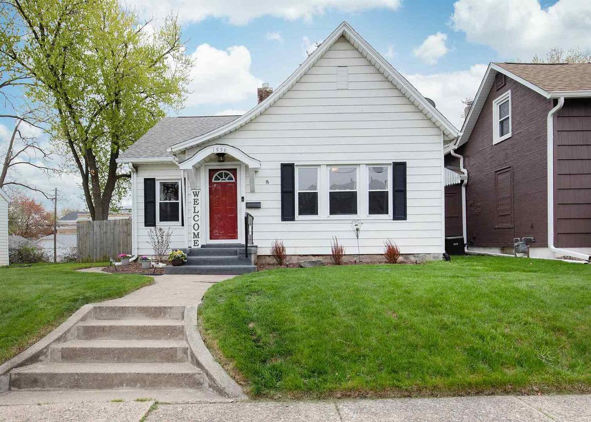 1536 13th Ave., Moline, IL 61265