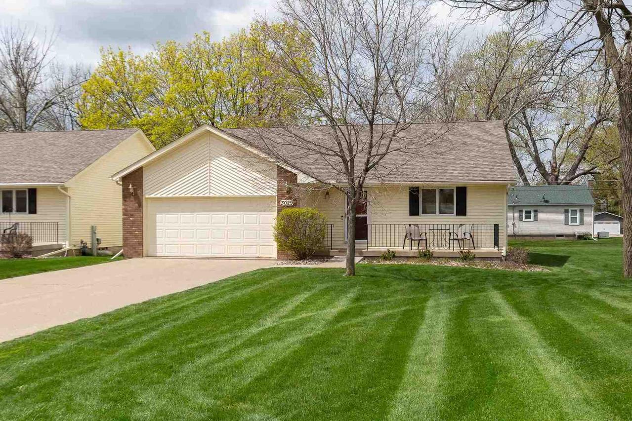 3029 55th Street Dr., Moline, IL 61265