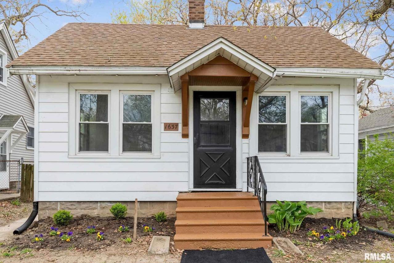 1637 34th St., Moline, IL 61265