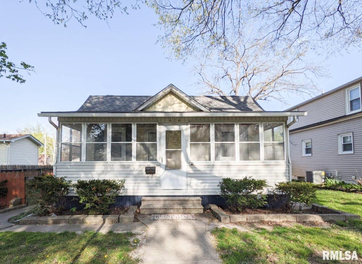434 50th St., Moline, IL 61265
