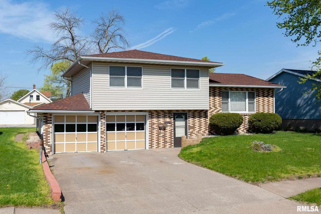 725 27th St., East Moline, IL 61244