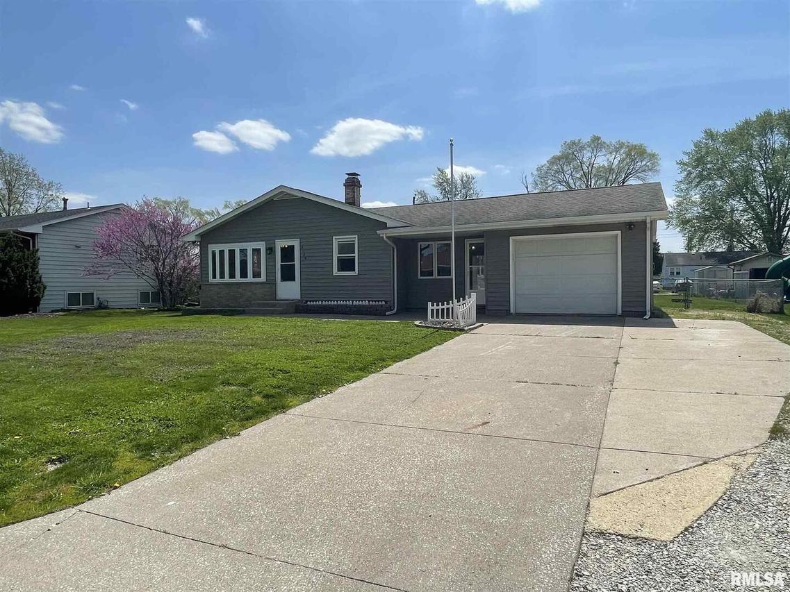 2124 Woodlawn Ave., East Moline, IL 61244