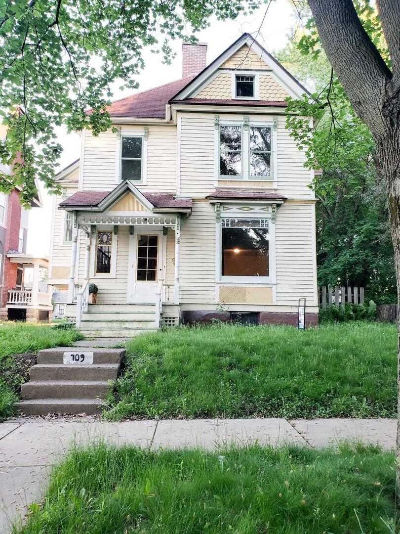 709 19th St., Rock Island, IL 61201