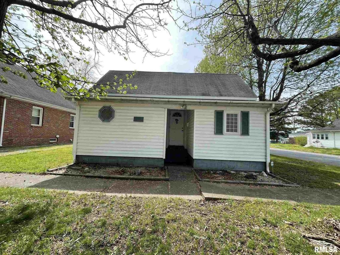 121 N 12th St., Herrin, IL 62948
