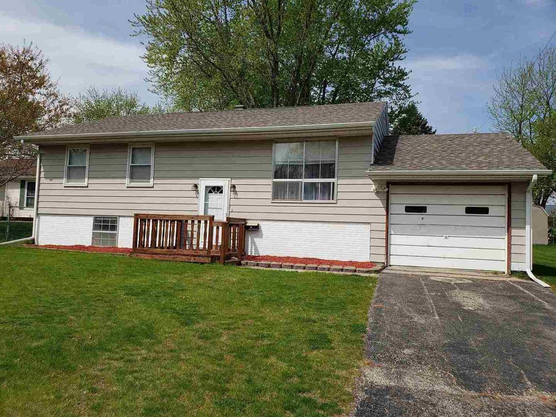 3007 10th St., East Moline, IL 61244