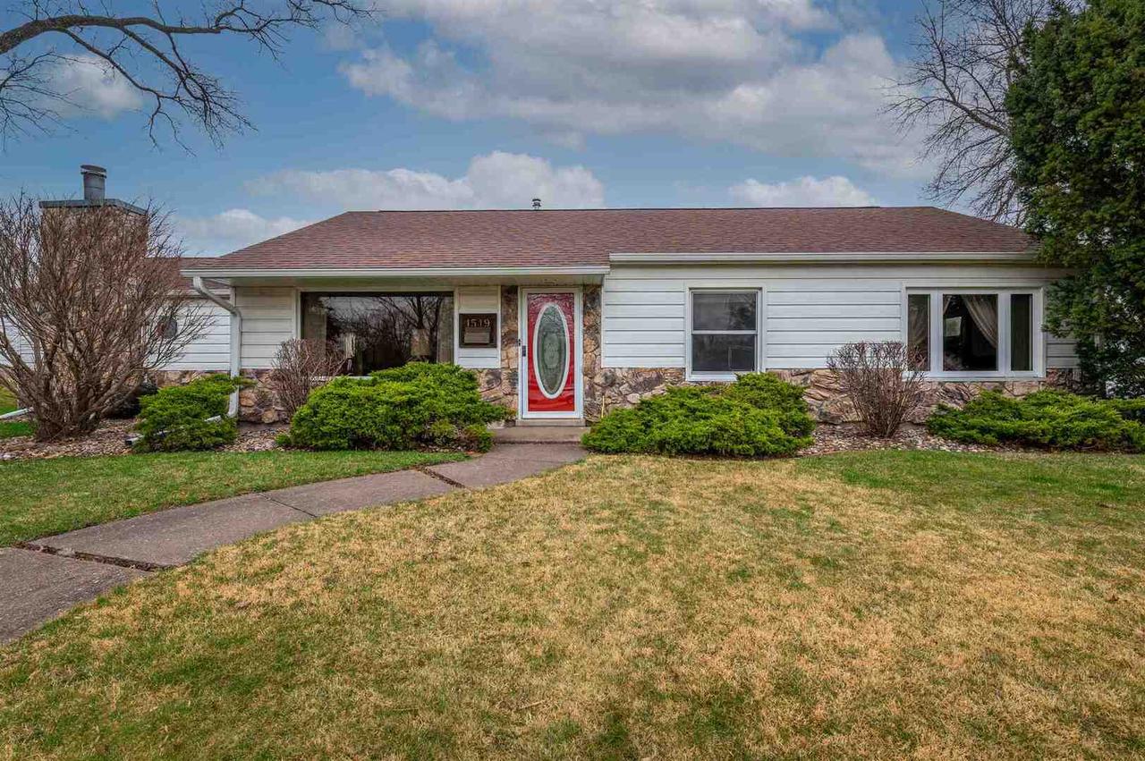 1519 30th Ave., Moline, IL 61265