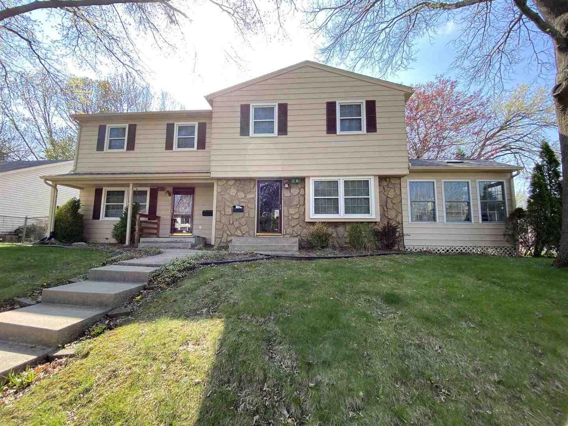 3401-3403 56th Street Pl., Moline, IL 61265